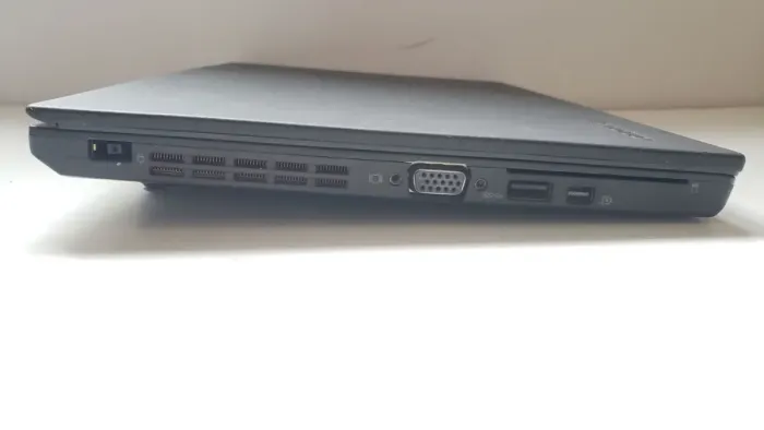 Нетбук Lenovo ThinkPad X240 / 12,5" (1366x768) TN / Intel Core i7-4600U (2 (4) ядра по 2,1 - 3,3 ГГц) / 8 ГБ DDR3 / 500 ГБ SSD / Intel HD Graphics 4400 / Веб-камера / Два АКБ б/в - зображення 4