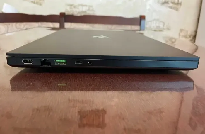 Ігровий ноутбук Б-клас Razer Blade 15 / 15.6" (1920x1080) IPS / Intel Core i7-10750H (6 (12) ядер по 2.6 - 5.0 GHz) / 16 GB DDR4 / 512 GB SSD / nVidia GeForce RTX 2060, 6 GB GDDR6, 192-bit / WebCam б/в - зображення 6