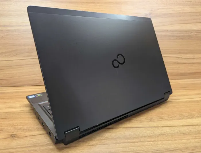 Мобільна робоча станція Fujitsu Celsius H780 / 15.6" (1920x1080) IPS / Intel Core i7-8750H (6 (12) ядер по 2.2 - 4.1 GHz) / 32 GB DDR4 / 512 GB SSD / nVidia Quadro P600, 4 GB GDDR5, 128-bit / WebCam / 4G / Windows 10 б/в - зображення 6