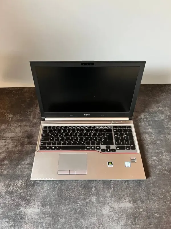 Мобільна робоча станція Fujitsu Celsius H770 / 15.6" (1920x1080) IPS / Intel Xeon E3-1505M v6 (4 (8) ядра по 3.0 - 4.0 GHz) / 32 GB DDR4 / 500 GB SSD / nVidia Quadro M2200, 4 GB GDDR5, 128-bit / WebCam / Windows 10 Pro б/в - зображення 2