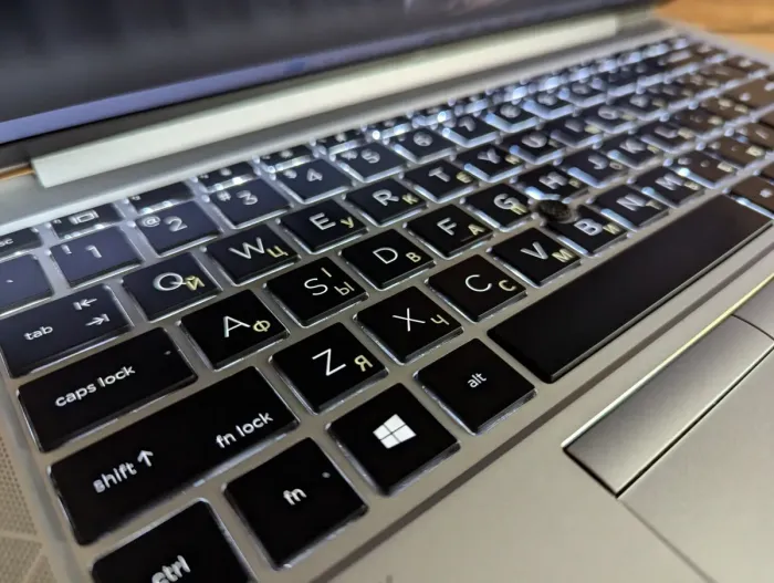 Ультрабук Б-клас HP EliteBook 840 G7 / 14" (1920x1080) IPS / Intel Core i7-10610U (4 (8) ядра по 1.8 - 4.9 GHz) / 16 GB DDR4 / 480 GB SSD / Intel UHD Graphics / WebCam / Fingeprint / Windows 10 б/в - зображення 6