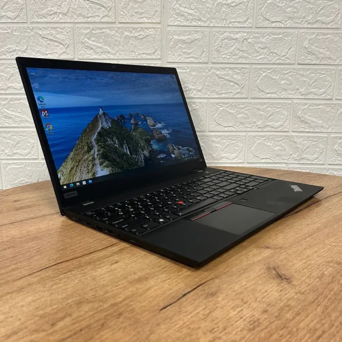 Ультрабук Б-клас Lenovo ThinkPad T590 / 15.6" (1920x1080) IPS / Intel Core i5-8365U (4 (8) ядра по 1.6 - 4.1 GHz) / 16 GB DDR4 / 250 GB SSD / Intel UHD Graphics / WebCam б/в - зображення 4