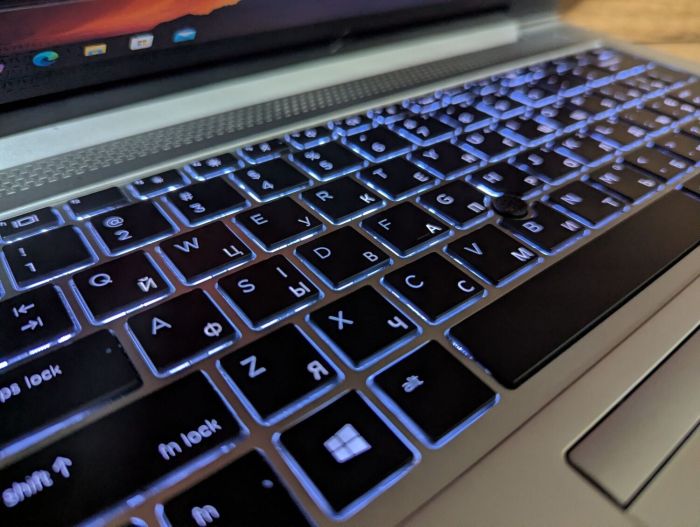 Ультрабук HP EliteBook 830 G5 / 13.3" (1920x1080) IPS Touch / Intel Core i7-8650U (4 (8) ядра по 1.9 - 4.2 GHz) / 16 GB DDR4 / 512 GB SSD / Intel UHD Graphics 620 / Fingerprint / WebCam / Windows 10 б/в - зображення 6