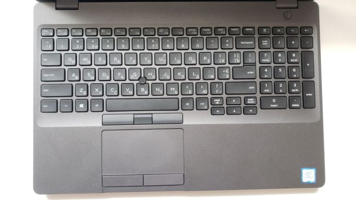 Мобільна робоча станція Dell Precision 3541 / 15,6" (1920x1080) IPS / Intel Core i7-9750H (6 (12) ядер по 2,6 - 4,5 ГГц) / 32 ГБ DDR4 / 512 ГБ SSD / nVidia Quadro P620, 4 ГБ GDDR5, 128-біт / WebCam б/в - зображення 3