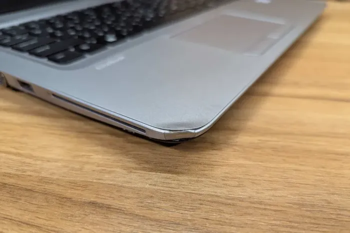 Ультрабук Б-клас HP EliteBook 840 G4 / 14" (1366x768) TN / Intel Core i7-7600U (2 (4) ядра по 2.8 - 3.9 GHz) / 8 GB DDR4 / 240 GB SSD / Intel HD Graphics 620 / WebCam / Fingerprint / Windows 10 б/в - зображення 3