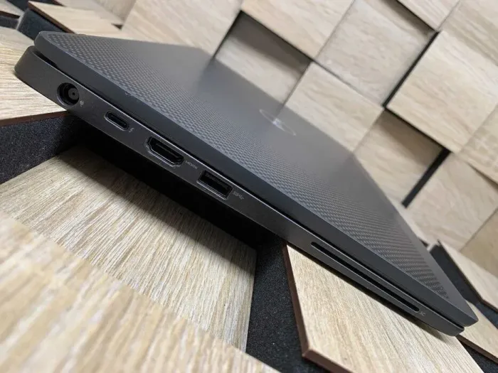 Ультрабук Б-клас Dell Latitude 7400 / 14" (1920x1080) IPS / Intel Core i5-8365U (4 (8) ядра по 1.6 - 4.1 GHz) / 8 GB DDR4 / 240 GB SSD M.2 / Intel UHD Graphics 620 / WebCam / Windows 10 б/в - зображення 6