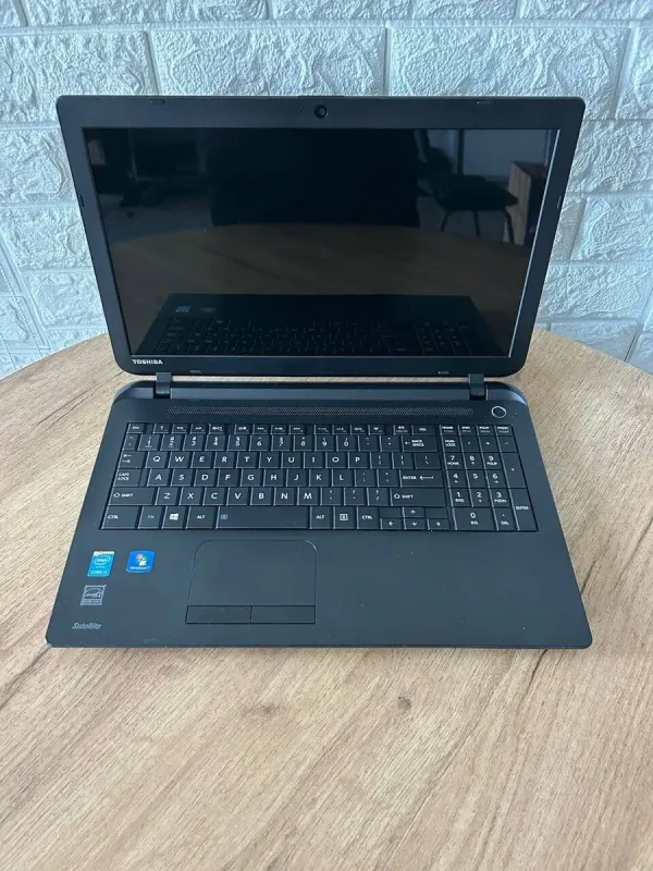 Ноутбук Toshiba Satellite C55 / 15.6" (1366x768) TN / Intel Core i3-4005U (2 (4) ядра по 1.7 GHz) / 4 GB DDR3 / 120 GB SSD / Intel HD Graphics 4400 / WebCam б/в - зображення 7