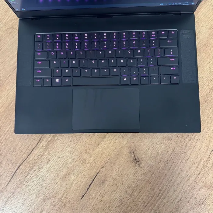 Ігровий ноутбук Razer Blade 15 RZ09-0301 / 15.6" (1920x1080) IPS / Intel Core i7-9750H (6 (12) ядер по 2.6 - 4.5 GHz) / 16 GB DDR4 / 256 GB SSD NVMe / nVidia GeForce RTX 2070 Max-Q, 8 GB GDDR6, 256-bit / WebCam б/в - зображення 7