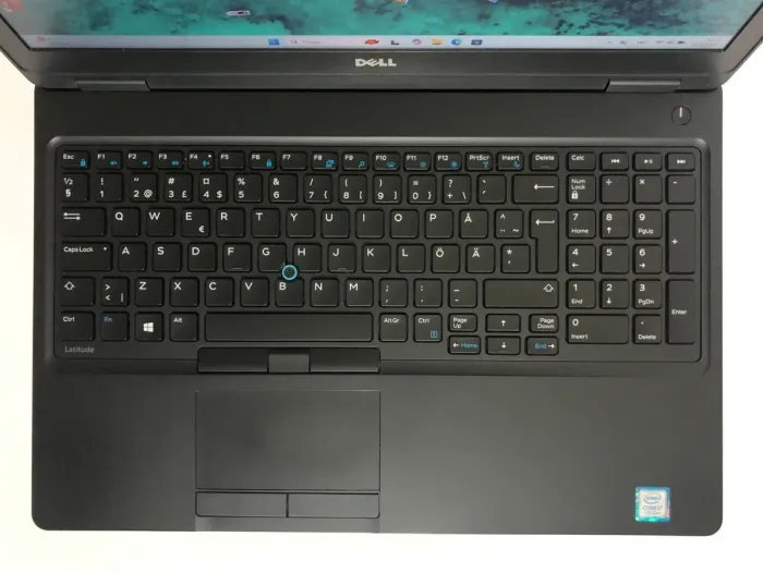 Ігровий ноутбук Б-класу Dell Latitude 5580 / 15,6" (1920x1080) IPS / Intel Core i7-7820HQ (4 (8) ядра по 2,9 - 3,9 ГГц) / 8 ГБ DDR4 / 256 ГБ SSD / nVidia GeForce 940MX, 2 ГБ GDDR5, 64-біт / WebCam / Win 11 Pro б/в - зображення 8