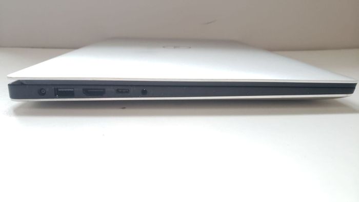 Мобільна робоча станція Dell Precision 5530 / 15,6" (3840x2160) IPS Touch / Intel Core i7-8850H (6 (12) ядра по 2,6 - 4,3 ГГц) / 32 ГБ DDR4 / 512 ГБ SSD / nVidia Quadro P1000, 4 ГБ GDDR5, 128-біт / WebCam б/в - зображення 4