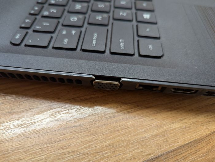 Ноутбук Б-клас HP 255 G5 / 15.6" (1366x768) TN / AMD A6-7310 (4 ядра по 2.0 - 2.4 GHz) / 8 GB DDR3 / 240 GB SSD / AMD Radeon R4 Graphics / WebCam / Windows 10 б/в - зображення 3