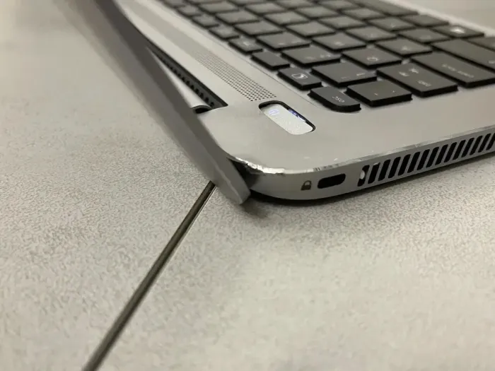 Ультрабук Б-клас HP EliteBook Folio 1040 G3 / 14" (1920x1080) TN / Intel Core i7-6600U (2 (4) ядра по 2.6 - 3.4 GHz) / 8 GB DDR4 / 512 GB SSD M.2 / Intel HD Graphics 520 / WebCam / HDMI б/в - зображення 9