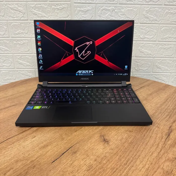 Ігровий ноутбук Б-клас Gigabyte Aorus 15P YD / 15.6" (1920x1080) IPS / Intel Core i7-11800H (8 (16) ядер по 2.3 - 4.6 GHz) / 32 GB DDR4 / 1000 GB SSD / nVidia GeForce RTX 3080, 16 GB GDDR6, 256-bit / WebCam б/в - зображення 2