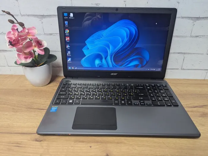 Ноутбук Б-клас Acer Aspire E1 V5WE2 / 15.6" (1366x768) TN / Intel Core i7-4500U (2 (4) ядра по 1.8 - 3.0 GHz) / 8 GB DDR3 / 128 GB SSD / Intel HD Graphics 4400 / WebCam б/в - зображення 2