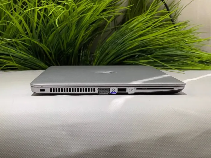 Ноутбук HP EliteBook 840 G4 / 14" (1920x1080) TN / Intel Core i5-7200U (2 (4) ядра по 2.5 - 3.1 GHz) / 8 GB DDR4 / 120 GB SSD / Intel HD Graphics 620 / WebCam б/в - зображення 5