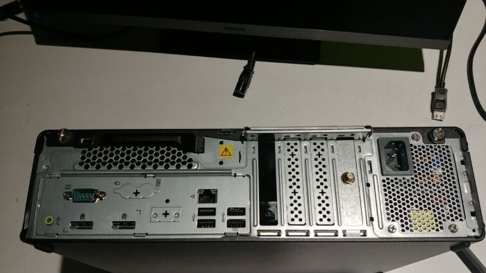 Комп'ютер класу B Lenovo ThinkStation P340 SFF / Intel Xeon W-1250 (6 (12) ядер по 3,3 - 4,7 ГГц) / 16 ГБ DDR4 / 256 ГБ SSD / Intel UHD Graphics P630 / COM-порт / DisplayPort б/в - зображення 3