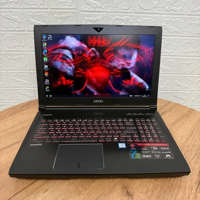 Ігровий ноутбук MSI GT62VR 7RE Dominator Pro / 15.6" (1920x1080) IPS / Intel Core i7-7700HQ (4 (8) ядра по 2.8 - 3.8 GHz) / 16 GB DDR4 / 256 GB SSD M.2 + 1000 GB HDD / nVidia GeForce GTX 1070, 8 GB GDDR5, 256-bit / WebCam б/в - зображення 2