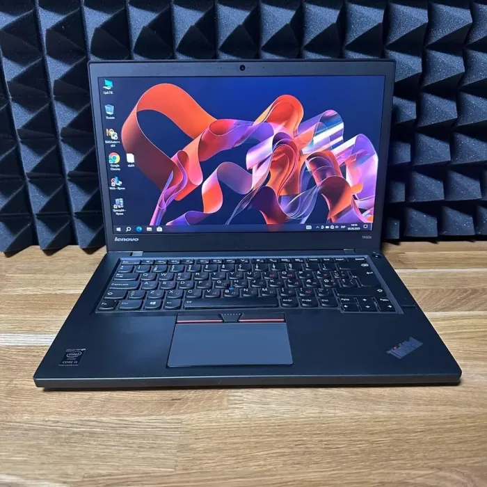 Ноутбук Б-клас Lenovo ThinkPad T450s / 14" (1920x1080) TN / Intel Core i5-5200U (2 (4) ядра по 2.2 - 2.7 GHz) / 8 GB DDR3 / 128 GB SSD / Intel HD Graphics 5500 / WebCam б/в - зображення 2