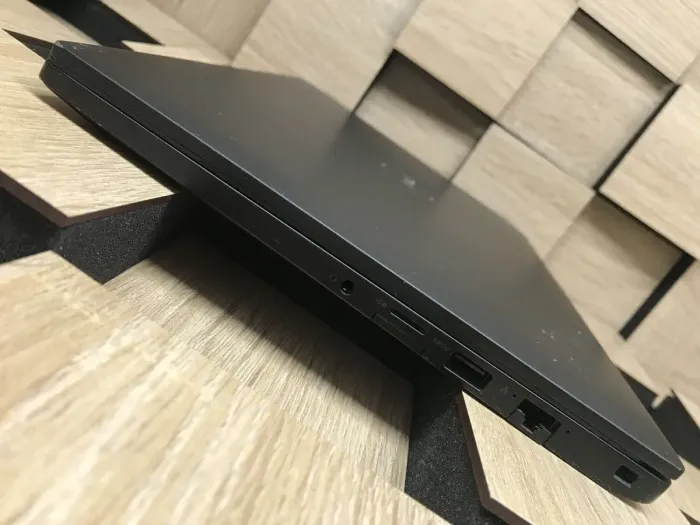 Ноутбук Б-клас Dell Latitude 7490 / 14" (1920x1080) IPS / Intel Core i5-8350U (4 (8) ядра по 1.7 - 3.6 GHz) / 8 GB DDR4 / 256 GB SSD M.2 / Intel UHD Graphics 620 / WebCam / USB 3.1 / HDMI б/в - зображення 6