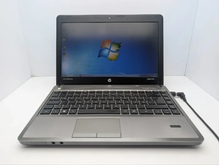 Ноутбук HP ProBook 4340s / 13.3" (1366x768) TN / Intel Core i3-3110M (2 (4) ядра по 2.4 GHz) / 8 GB DDR3 / 750 GB HDD / Intel HD Graphics 4000 / WebCam б/в - зображення 2