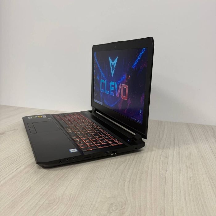 Ігровий ноутбук Б-класу Clevo P650RS-G / 15.6" (3840x2160) IPS / Intel Core i7-6820HK (4 (8) ядра по 2,7 - 3,6 ГГц) / 16 ГБ DDR4 / 512 ГБ SSD NVMe / nVidia GeForce GTX 1070, 8 ГБ GDDR5, 256-біт / WebCam б/в - зображення 5