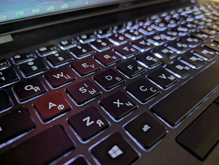 Ультрабук Б-клас Dell Latitude 5500 / 15.6" (1366x768) TN / Intel Core i5-8365U (4 (8) ядра по 1.6 - 4.1 GHz) / 8 GB DDR4 / 256 GB SSD / Intel UHD Graphics 620 / WebCam / Windows 10 б/в - зображення 6