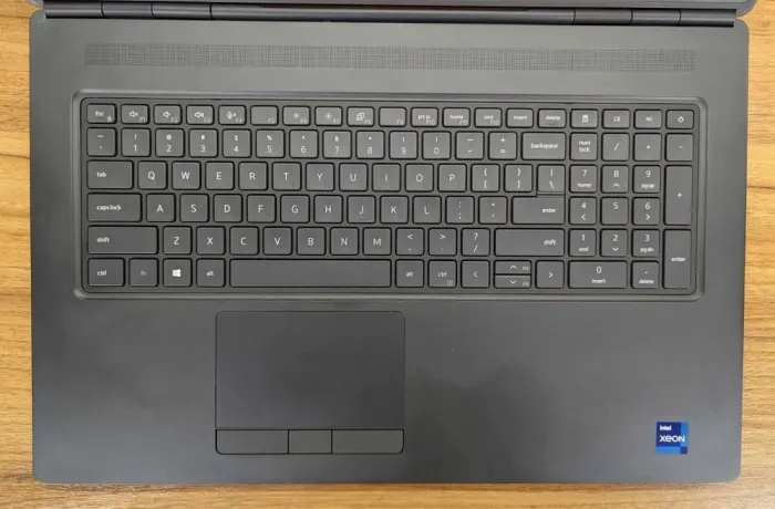 Мобільна робоча станція Dell Precision 7760 / 17.3" (3840x2160) IPS / Intel Xeon W-11855M (6 (12) ядер по 3.2 - 4.9 GHz) / 32 GB DDR4 / 1000 GB SSD / nVidia RTX A4000, 8 GB GDDR6, 256-bit / WebCam / Windows 11 б/в - зображення 3