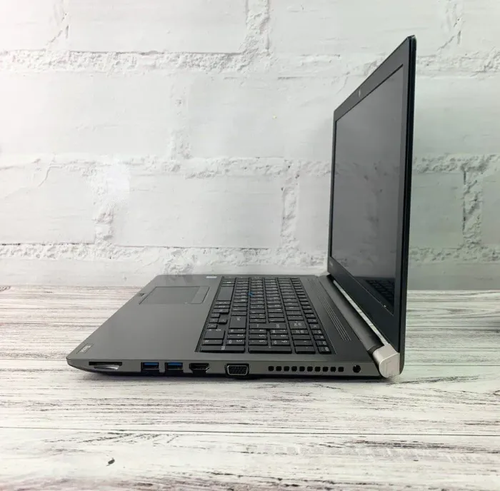 Ноутбук Toshiba Tecra Z50-C / 15.6" (1920x1080) IPS / Intel Core i5-6200U (2 (4) ядра по 2.3 - 2.8 GHz) / 8 GB DDR3 / 128 GB SSD M.2 / Intel HD Graphics 520 / WebCam б/в - зображення 5