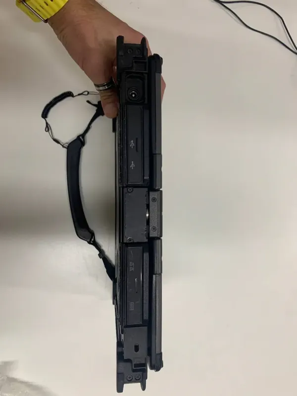 Захищений ноутбук трансформер Getac V110 / 12" IPS / Intel Core i5-6200U (2(4) ядра по 2.4-3 GHz) / 8GB DDR4 / 128GB SSD / HD Graphics 520 / WebCam / Win 10 Pro  б/в - зображення 5