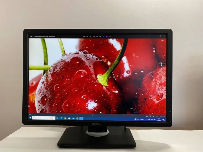 Монітор Широкоформатний Dell Professional P2213t / 22" (1680x1050) TN / DisplayPort, VGA, DVI, USB 2.0 / VESA 100x100 б/в - зображення 2