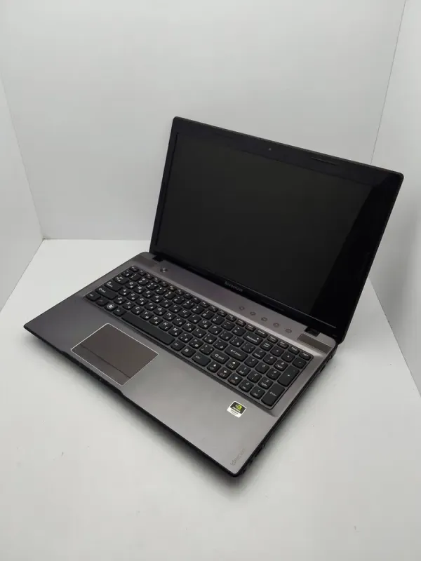Ноутбук Lenovo IdeaPad Z570 / 15.6" (1366x768) TN / Intel Core i5-2450M (2 (4) ядра по 2.5 - 3.1 GHz) / 6 GB DDR3 / 500 GB HDD / nVidia GeForce GT 540M, 1 GB DDR3, 64-bit / WebCam б/в - зображення 4