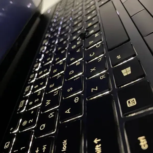 Мобільна робоча станція Б-клас HP zBook 15 G3 / 15.6" (1920x1080) IPS / Intel Core i7-6820HQ (4 (8) ядра по 2.7 - 3.6 GHz) / 16 GB DDR4 / 512 GB SSD / nVidia Quadro M1000M, 2 GB DDR3, 128-bit / Fingerprint / WebCam б/в - зображення 7
