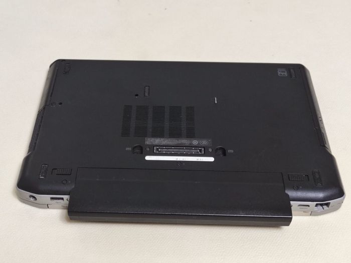 Ноутбук Dell Latitude E6330 / 13.3" (1366x768) TN / Intel Core i5-3320M (2 (4) ядра по 2.6 - 3.3 GHz) / 8 GB DDR3 / 128 GB SSD / Intel HD Graphics 4000 / DVD-ROM б/в - зображення 8