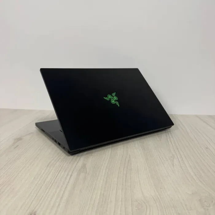 Ігровий ноутбук Razer Blade 16 RZ09-0483 / 16" (2560x1600) MiniLED / Intel Core i9-13950HX (24 (32) ядра по 2,2 - 5,5 ГГц) / 32 ГБ DDR5 / 2000 ГБ SSD NVMe / nVidia GeForce RTX 4090, 16 ГБ GDDR6, 256-біт / WebCam б/в - зображення 6