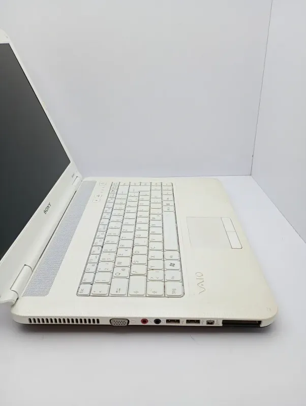 Ноутбук Sony NS10 / 15.4" (1280x800 ) TN / Intel Pentium T4500 (2 ядра по 2.3 GHz) / 4 GB DDR2 / 250 GB HDD / Intel HD Graphics / WebCam б/в - зображення 5