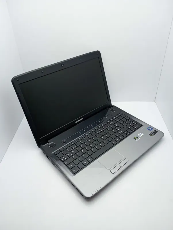 Ноутбук Acer Medion 156 / 15.6" (1366x768) TN / Intel Core i5-2450M (2 (4) ядра по 2.5 - 3.1 GHz) / 6 GB DDR3 / 320 GB HDD / nVidia GeForce GT 630M АКБ не тримає б/в - зображення 3