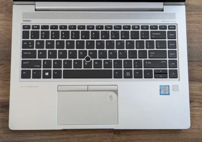 Ультрабук HP EliteBook 840 G5 / 14" (1920x1080) IPS / Intel Core i5-8350U (4 (8) ядра по 1.7 - 3.6 GHz) / 8 GB DDR4 / 128 GB SSD / Intel UHD Graphics 620 / WebCam б/в - зображення 3