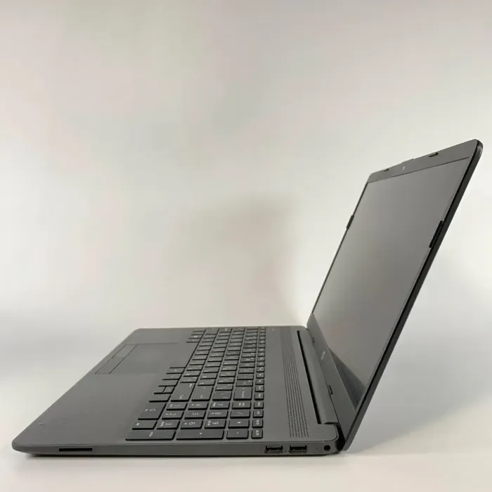 Ноутбук HP 255 G8 / 15.6" (1920x1080) IPS / AMD Ryzen 5 5500U (6 (12) ядер по 2.1 - 4.0 GHz) / 16 GB DDR4 / 240 GB SSD / AMD Radeon Graphics 448SP / WebCam б/в - зображення 5