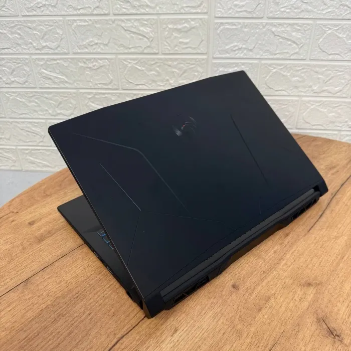 Ігровий ноутбук Б-клас MSI Bravo 15 B7ED / 15.6" (1920x1080) IPS / AMD Ryzen 7 7735HS (8 (16) ядер по 3.2 - 4.75 GHz) / 16 GB DDR4 / 512 GB SSD / AMD Radeon RX 6550M, 4 GB GDDR6, 64-bit / WebCam б/в - зображення 6