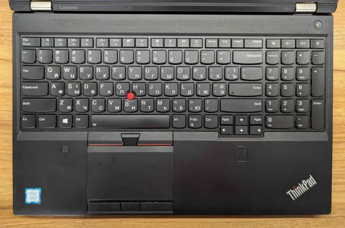 Мобільна робоча станція Lenovo ThinkPad P51 / 15.6" (1920x1080) IPS / Intel Core i7-7700HQ (4 (8) ядра по 2.8 - 3.8 GHz) / 16 GB DDR4 / 480 GB SSD / nVidia Quadro M1200, 4 GB GDDR5, 256-bit / WebCam / Fingerprint / Windows 10 б/в - зображення 5