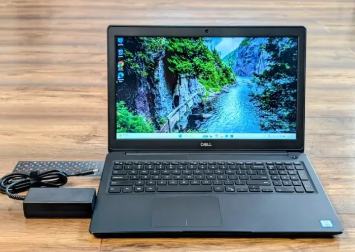 Ноутбук Dell Latitude 3500 / 15.6" (1366x768) TN / Intel Core i5-8265U (4 (8) ядра по 1.6 - 3.9 GHz) / 8 GB DDR4 / 128 GB SSD / Intel UHD Graphics 620 / WebCam / Win 11 б/в - зображення 2