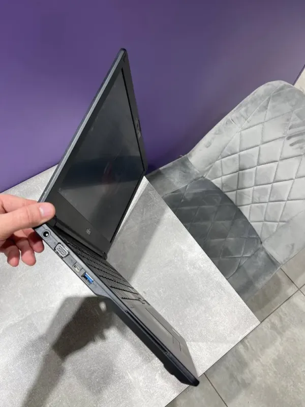 Ноутбук Fujitsu LifeBook E5510 / 15.6" (1920x1080) IPS / Intel Core i3-10110U (2 (4) ядра по 2.1 - 4.1 GHz) / 16 GB DDR4 / 256 GB SSD / Intel UHD Graphics / WebCam б/в - зображення 3