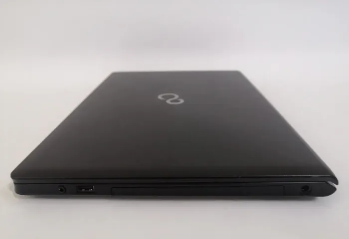 Ноутбук Б-клас Fujitsu LifeBook А555 / 15.6" (1366x768) TN / Intel Core i3-5005U (2 (4) ядра по 2.0 GHz) / 8 GB DDR3 / 128 GB SSD / Intel HD Graphics 5500 / WebCam / Windows 10 Pro б/в - зображення 4