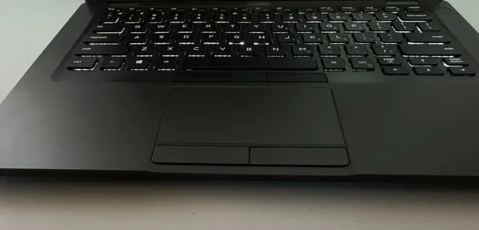 Ігровий ноутбук Dell Latitude 5401 / 14" (1920x1080) IPS / Intel Core i7-9850H (6 (12) ядер по 2.6 - 4.6 GHz) / 16 GB DDR4 / 256 GB SSD / nVidia GeForce MX150, 2 GB GDDR5, 64-bit / WebCam б/в - зображення 3