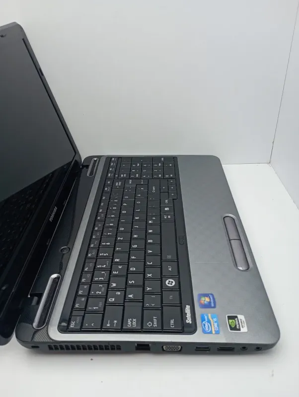 Ноутбук Toshiba Satellite / 15.6" (1366x768) TN / Intel Core i5-2410M (2 (4) ядра по 2.3 - 2.9 GHz) / 8 GB DDR3 / 500 GB HDD / nVidia GeForce GT 525M, 2 GB DDR3, 64-bit / WebCam б/в - зображення 4