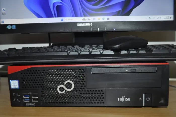 Комплект ПК: Fujitsu Esprimo D756 E85 SFF / Intel Core i5-6500 (4 ядра по 3.2 - 3.6 GHz) / 8 GB DDR4 / 120 GB SSD / Intel HD Graphics 530 / DVD-ROM + Монитор Б-класс Samsung SyncMaster S22A450BW / 22" (1680x1050) TN / VGA, DVI б/в - зображення 12