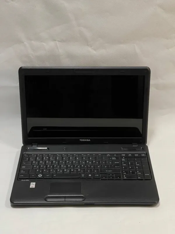 Ноутбук Toshiba Satellite C660D / 15.6" (1366x768) TN / AMD E-450 (2 ядра по 1.6 GHz) / 8 GB DDR3 / 120 GB SSD / AMD Radeon HD 6320 Graphics / DVD-ROM б/в - зображення 2