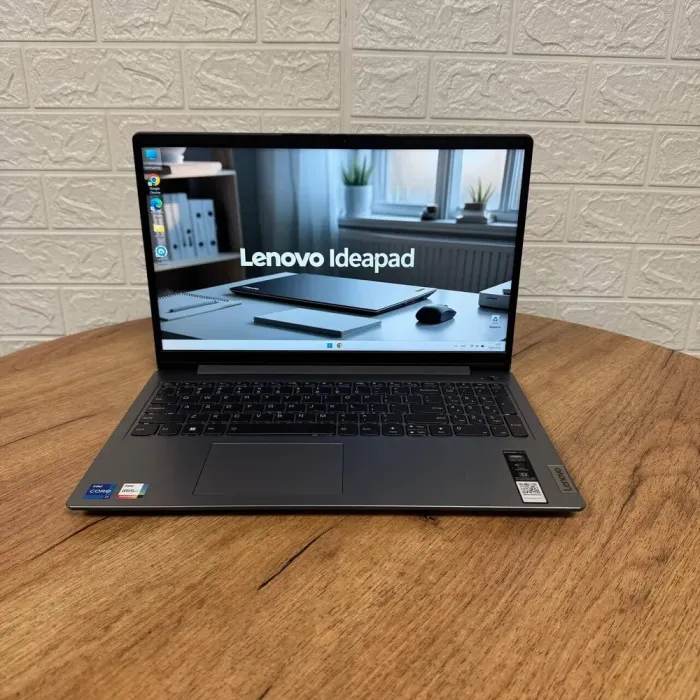 Ультрабук Б-клас Lenovo IdeaPad 3 15IAU7 / 15.6" (1920x1080) IPS / Intel Core i7-1255U (10 (12) ядер по 1.7 - 4.7 GHz) / 16 GB DDR4 / 256 GB SSD NVMe / Intel Iris Xe Graphics / WebCam б/в - зображення 2