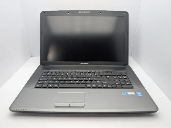 Ноутбук Medion Akoya E7222 / 17.3" (1920x1080) TN / Intel Pentium 2020M (2 ядра по 2.4 GHz) / 8 GB DDR3 / 500 GB HDD / Intel HD Graphics / WebCam / DVD-ROM / АКБ не тримає заряд б/в - зображення 3