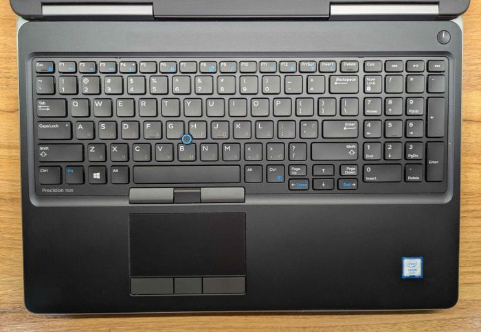 Мобільна робоча станція Dell Precision 7520 / 15,6" (1920x1080) IPS / Intel Xeon E3-1545M v5 (4 (8) ядра по 2,9 - 3,8 ГГц) / 16 ГБ DDR4 / 512 ГБ SSD / nVidia Quadro M2200, 4 ГБ GDDR5, 128-біт / WebCam / Windows 10 б/в - зображення 8
